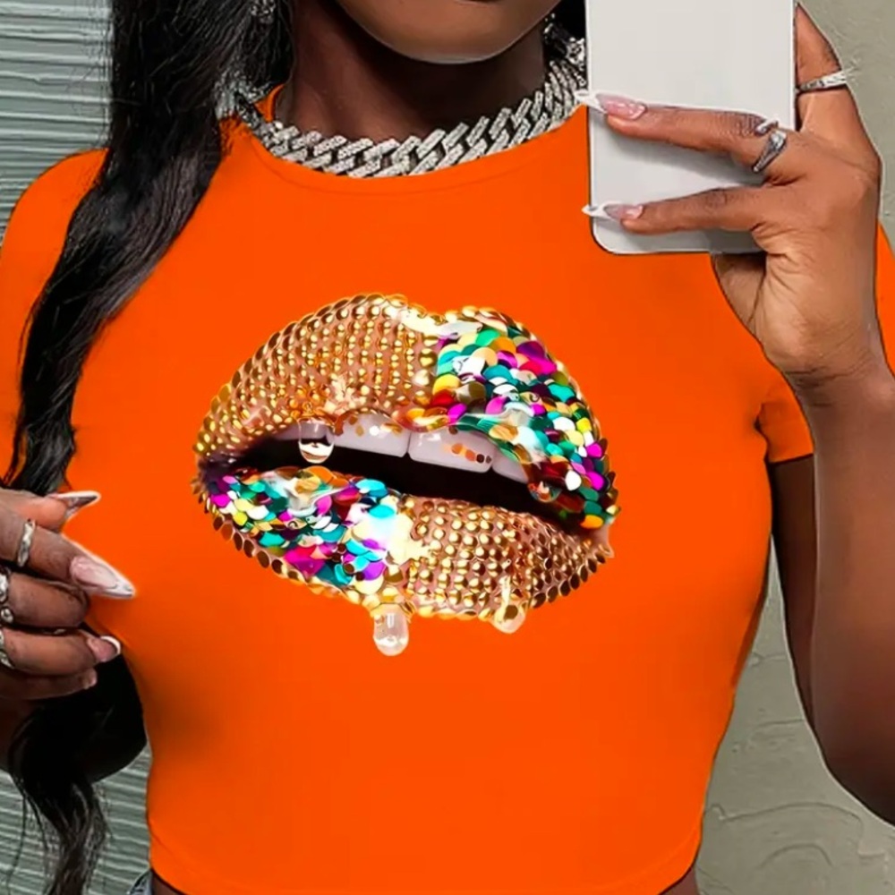 Lip bling shirt 🔥 cropped  🧡 super cute rare vibrant!!!!